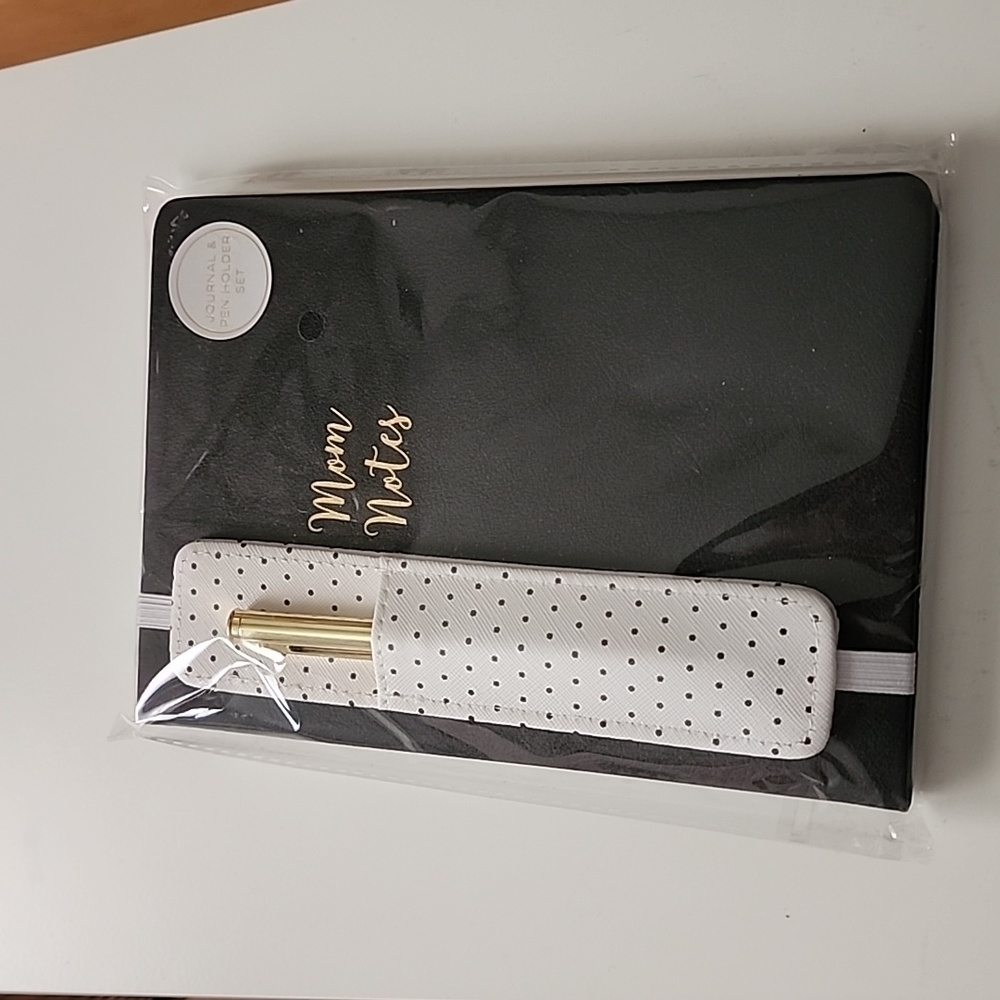 Brand new  Mom Notes Joural Notebook & Pen holder set